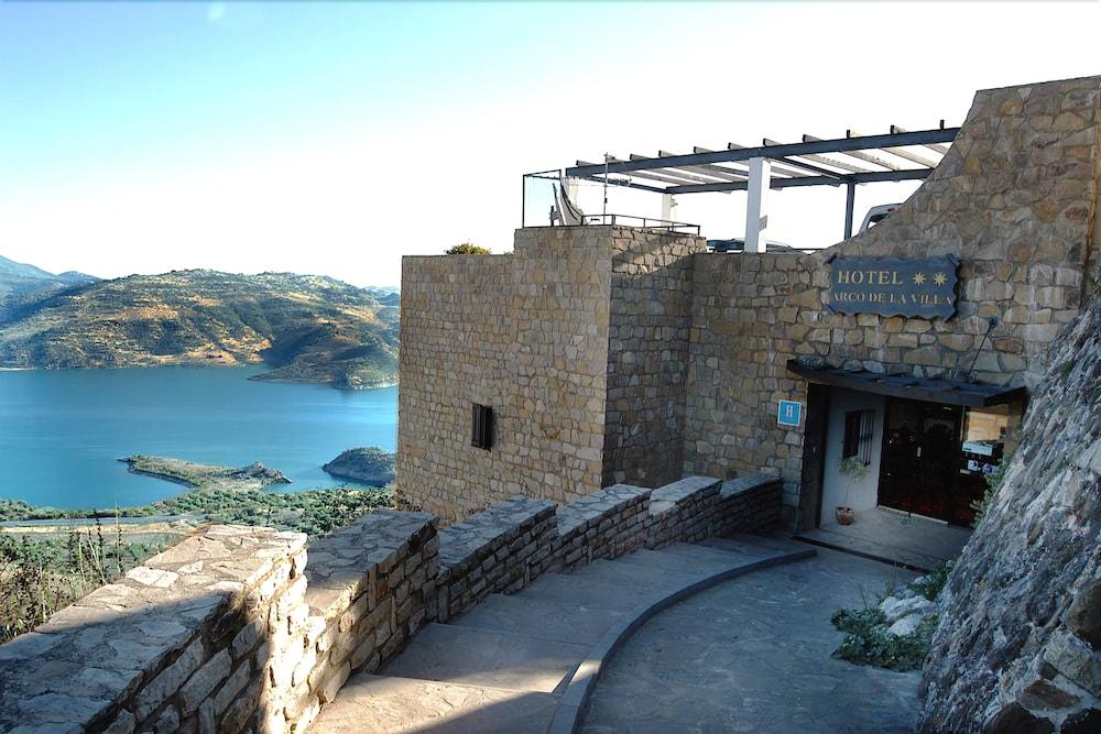 Tugasa Arco De La Villa Zahara De La Sierra Exterior photo