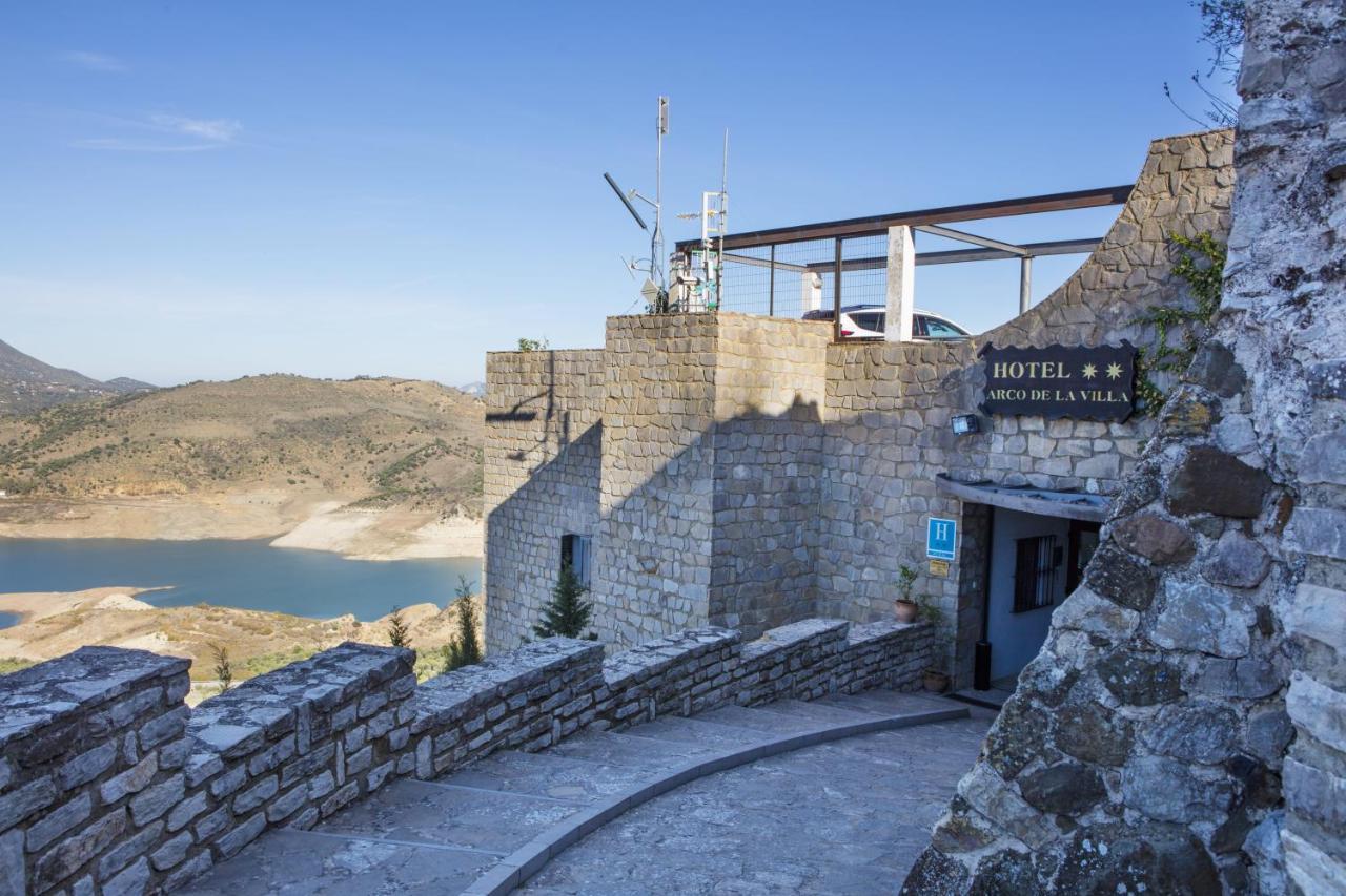 Tugasa Arco De La Villa Zahara De La Sierra Exterior photo